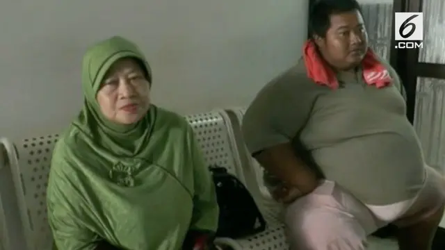VIDEO: Berbobot 310 Kg, Pria Karawang Dirawat di Rumah Sakit