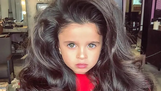 [Bintang] Berusia 5 Tahun, Gadis Cilik Berambut Panjang dan Tebal Ini Bikin Netizen Jatuh Hati