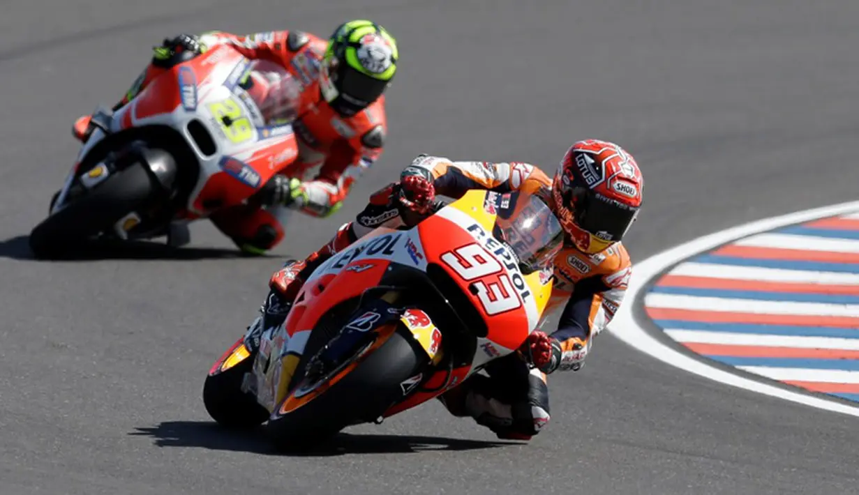 Bagi Marquez, ini merupakan pole yang kedua di musim ini setelah dalam balapan sebelumnya di MotoGP Austin juga berhasil mengawali balapan dari posisi terdepan. (AP Photo/Natacha Pisarenko)