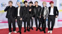 Grup K-Pop asal Korea Selatan, BTS, di American Music Awards 2017. (AP/Jordan Strauss)