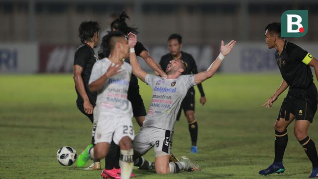 FOTO: Kushedya Hari Yudo Bawa Indonesia Unggul Atas Bali United di Babak Pertama