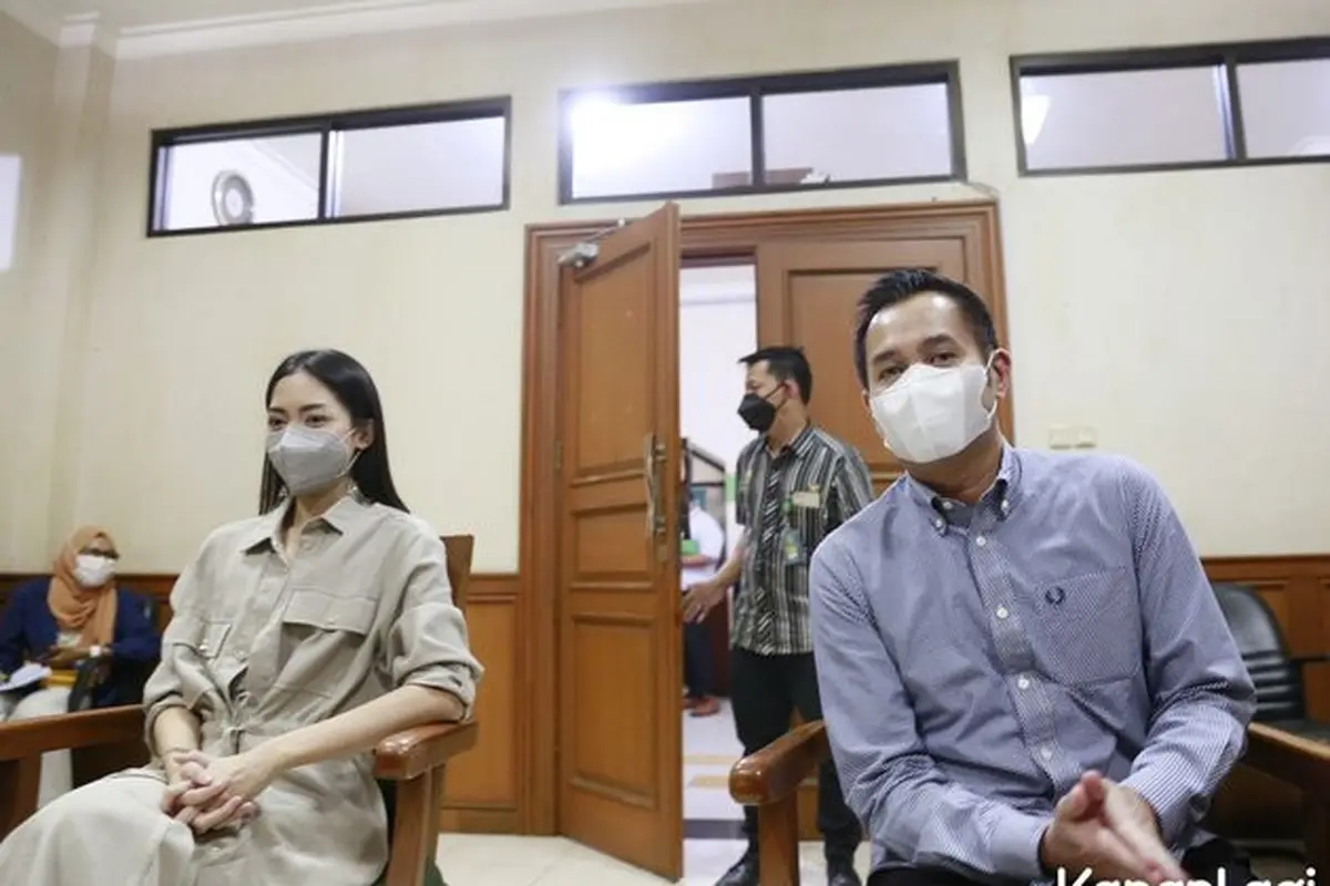 7 Momen Kebersamaan Ririn Dwi Ariyanti dan Aldi Bragi Jalani Sidang Perceraian
