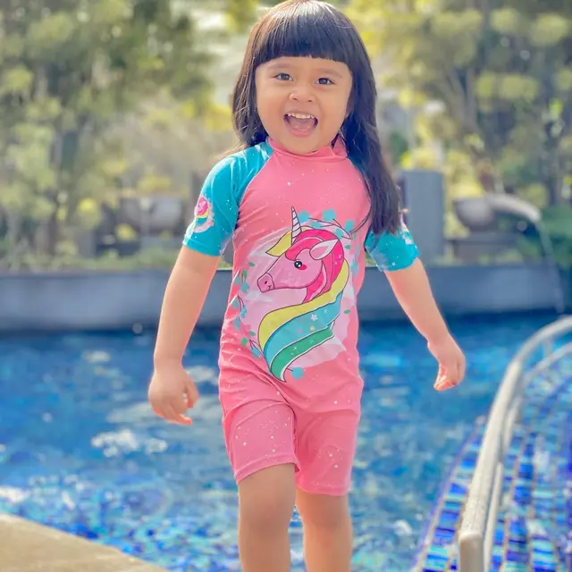 6 Potret Artis Cilik Niloufer Bahalwan, Perankan Si Bungsu di Film Keluarga Cemara 2