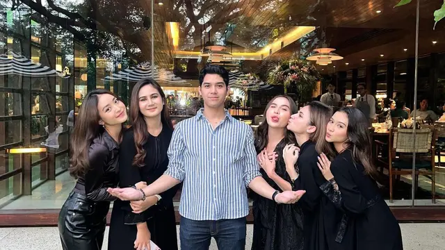 6 Gaya Bukber Pemain Little Mom, Al Ghazali Bak Dikelilingi Bidadari dari Natasha Wilona sampai Elina Joerg