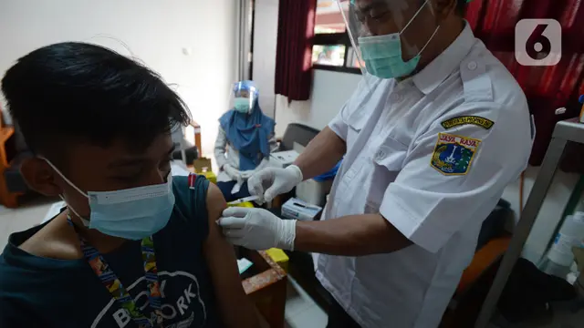 Vaksinasi Massal Covid-19 Bagi Masyarakat Umum