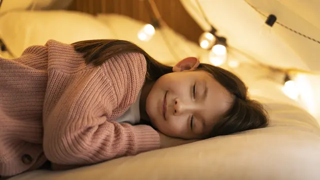 Nggak Perlu Stres, Begini Tips Membuat Anak Tidur Nyenyak di Malam Hari (photo by freepik.com)