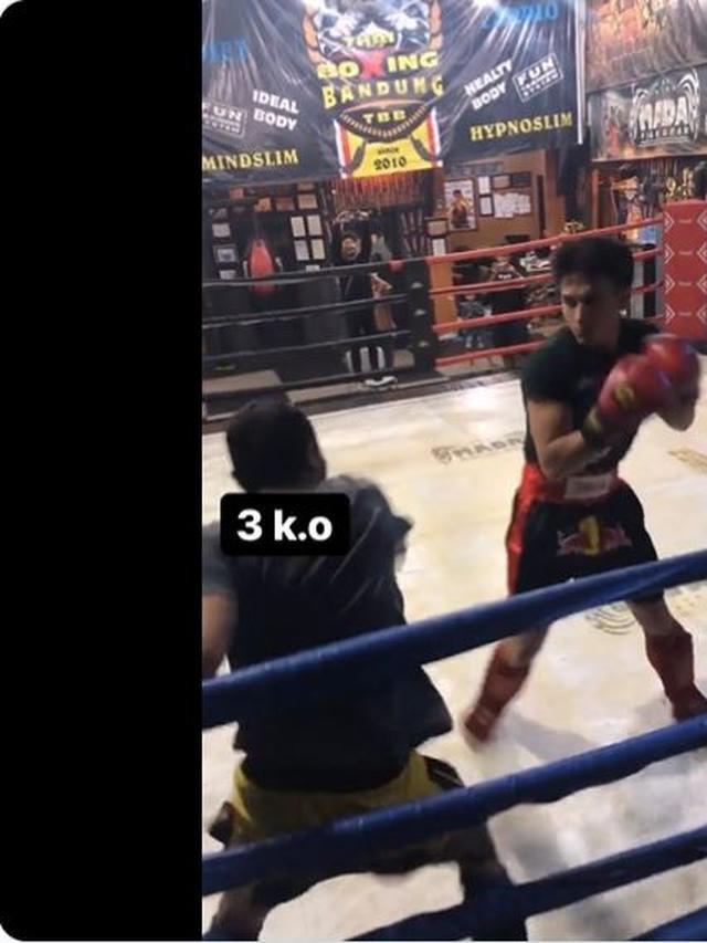 6 Potret Jefri Nichol saat Olahraga Tinju, Terbaru Lawan Haters