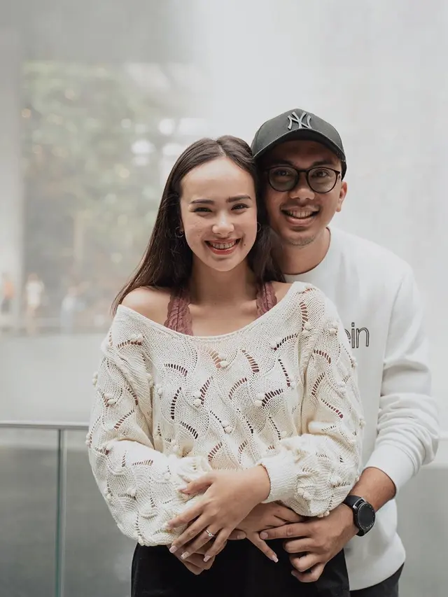 Potret Terbaru Pamela Bowie yang Baru Dilamar Kekasih