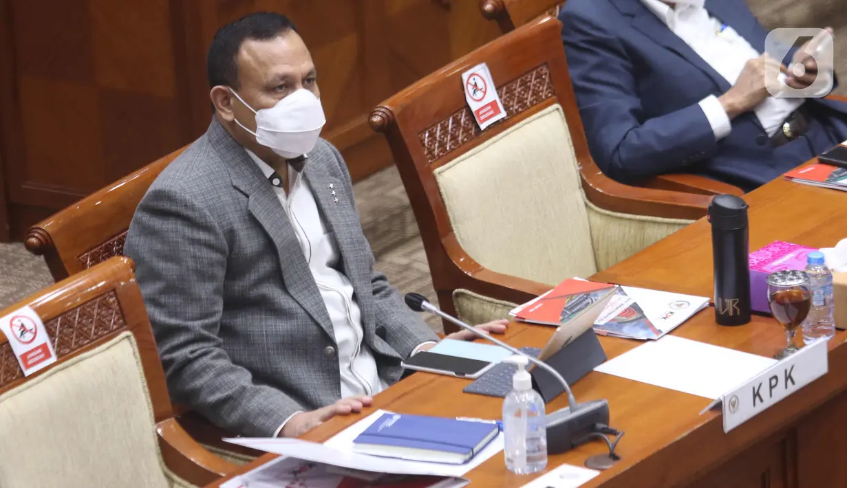 Ketua KPK Firli Bahuri menghadiri Rapat Dengar Pendapat (RDP) dengan Komisi III DPR di Kompleks Parlemen Senayan, Jakarta, Rabu (10/3/2021). Dalam rapat dengar tersebut, KPK dan Dewan Pengawas (Dewas) KPK membahas terkait dengan evalusasi pelaksanaan tugas dan fungsi KPK. (Liputan6.com/Angga Yuniar)