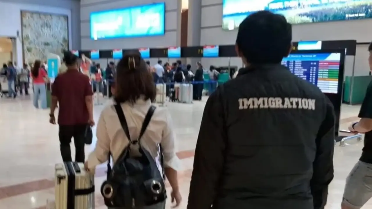 Seorang warga negara Vietnam berinisial NTH dideportasi setelah terbukti menyalahgunakan izin tinggal kunjungannya.