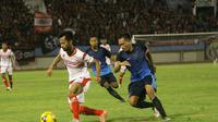 Uji coba Persis vs Madiun Putra di Stadion Manahan, Solo, Selasa (11/4/2017). (Bola.com/Ronald Seger)