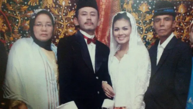 6 Potret Lawas Epy Kusnandar dan Karina Ranau, 16 Tahun Menikah Selalu Harmonis