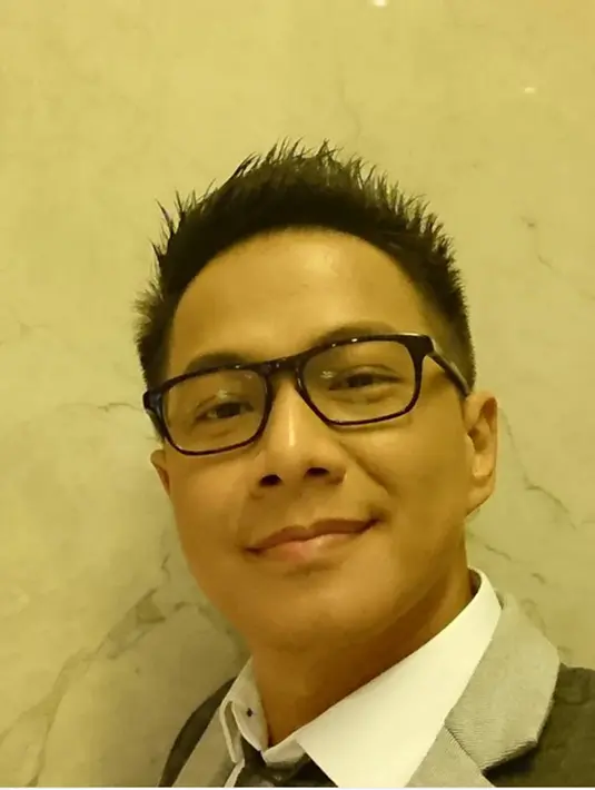 "Karena Ramadan temanya Ramadan. Kalau untuk acara, paling acara bukber gue ikutan. Tapi kalau untuk off air agak berkurang," ujar Delon, di kawasan Kuningan, Jakarta Selatan, Senin (29/5/2017). (Instagram/delonthamrin)