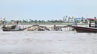 Dirjen PSDKP Kementerian Kelautan dan Perikanan (KKP) Pung Nugroho mengungkapkan, bila pihaknya berterimakasih dan menanggapi positif atas pencabutan pagar laut di Tangerang, Sabtu (18/1/2025).