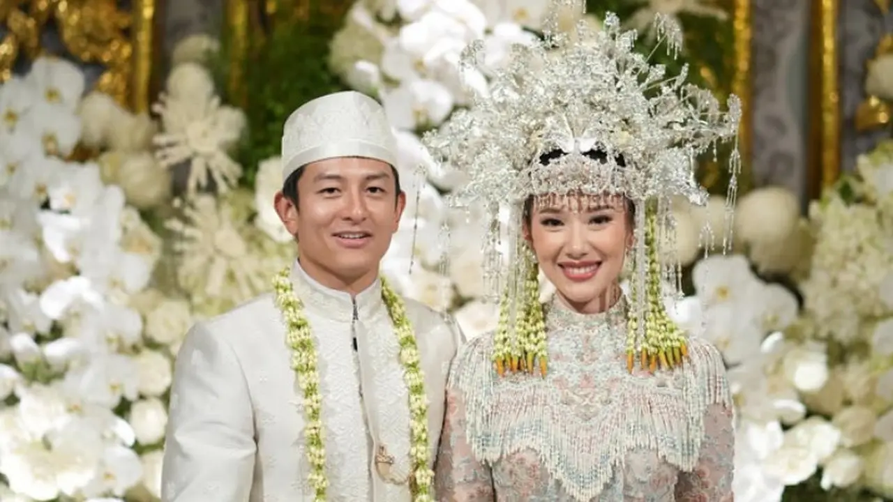 Pernikahan Pembalap Rio Haryanto dan Athina Usung Adat Betawi