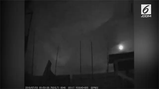 VIDEO: Penampakan Meteor Melintas di Langit China