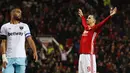Bintang Manchester United, Zlatan Ibrahimovic merayakan gol ke gawang West Ham United pada laga Piala Liga Inggris di Stadion Old Trafford, (30/11/2016). MU menang 4-1. (Reuters/Phil Noble)