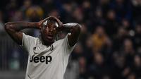 Ekspresi penyerang Juventus Moise Kean saat bertanding melawan Cagliari dalam lanjutan Liga Italia di Sardegna Arena, Cagliari, Italia, Selasa (2/4). Juventus menang dengan skor 2-0. (Marco BERTORELLO/AFP)