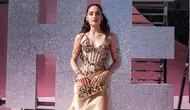 Pesona Cinta Laura di Victoria’s Secret Fashion Show 2026, Kenakan Gaun Desainer Indonesia