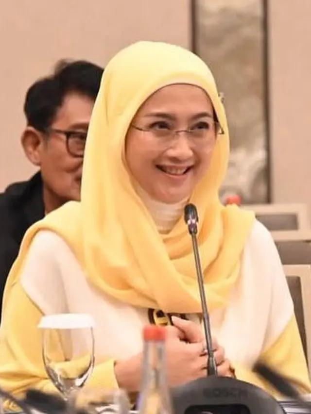 [Fimela] Desy Ratnasari