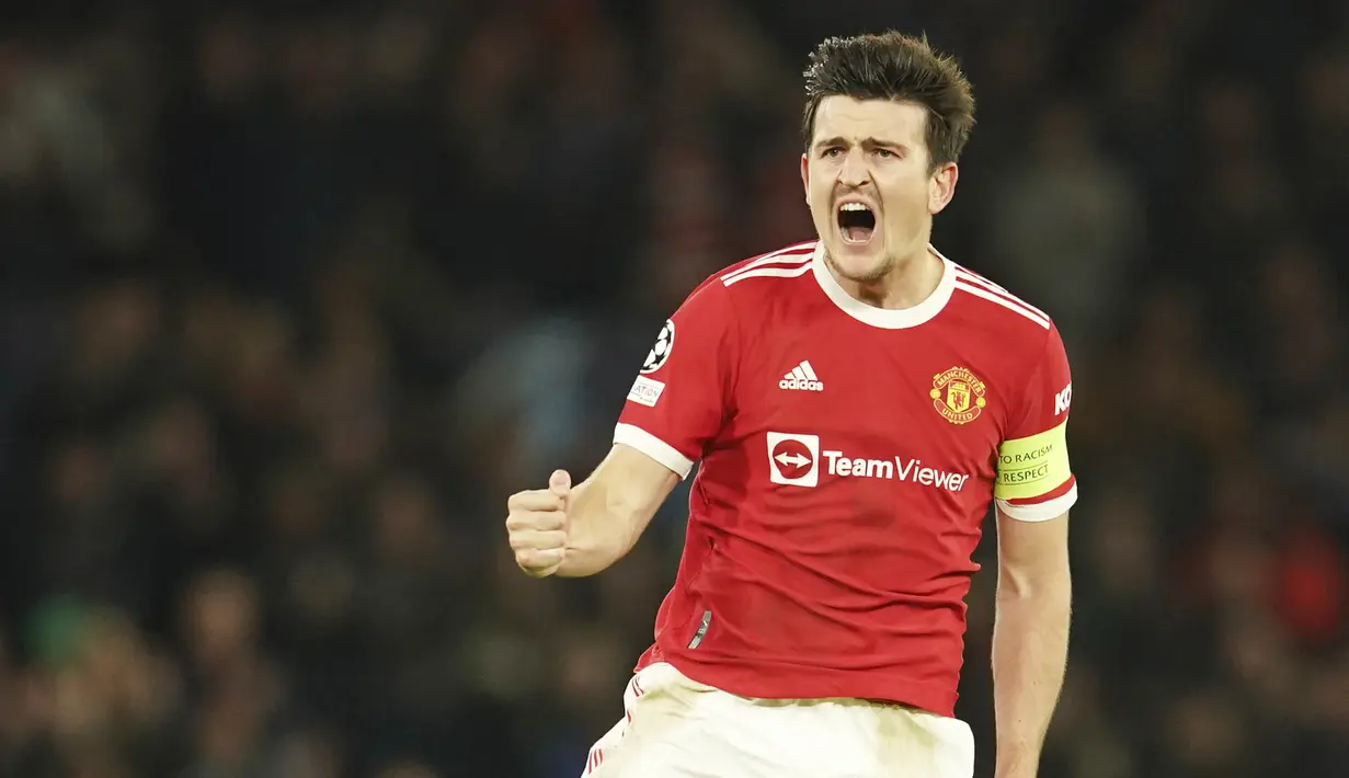 Harry Maguire - Kapten MU ini datang ke Old Trafford pada musim panas 2019 lalu setelah diboyong dari Leicester City dengan banderol 87 juta euro. Maguire selalu menjadi pilihan utama Ole Gunnar Solskjaer di lini pertahanan Manchester United. (AP/Dave Thompson)