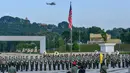 Pasukan kehormatan mengikuti latihan jelang Hari Kemerdekaan Malaysia di Putrajaya, Malaysia (28/8/2020). Malaysia akan merayakan hari kemerdekaannya pada 31 Agustus. (Xinhua/Chong Voon Chung)