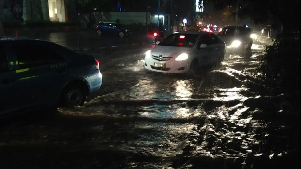 Cek Titik Genangan Jalan Ibukota Usai Hujan