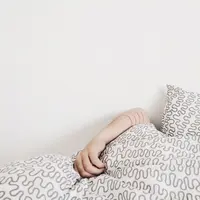 ilustrasi mimpi orang meninggal hidup lagi/elizabeth lies/unsplash