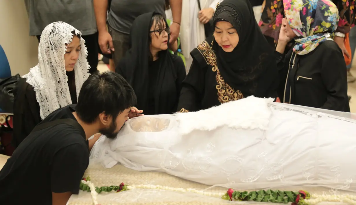 Sebelum menghembuskan napas terakhir, Yockie Suryo Prayogo sempat mengalami kritis pada 2 November 2017 silam di Rumah Sakit Pondok Indah, Jakarta. Ia pun tak sadarkan diri. (Adrian Putra/Bintang.com)