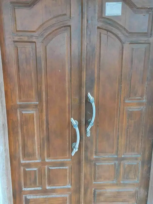 6 Potret Lucu Salah Pasang Pintu Ini Bikin Geleng Kepala