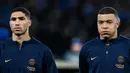 Tahun lalu LFP melaporkan bahwa Mbappe telah setuju untuk tidak mendapatkan bonus loyalitas jika ia meninggalkan PSG dengan status bebas transfer. Selain itu, penyerang Timnas Prancis tersebut juga mengatakan bahwa ia telah membuat kesepakatan dengan presiden PSG, Nasser Al-Khelaifi, yang akan melindungi semua pihak dan menjaga ketenangan klub untuk menghadapi tantangan di masa depan pada Januari lalu. (AFP/Miguel Medina)