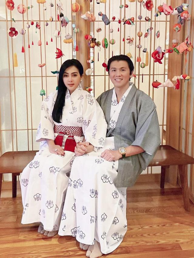 6 Potret Syahrini saat Pakai Kimono, Tampil Memesona