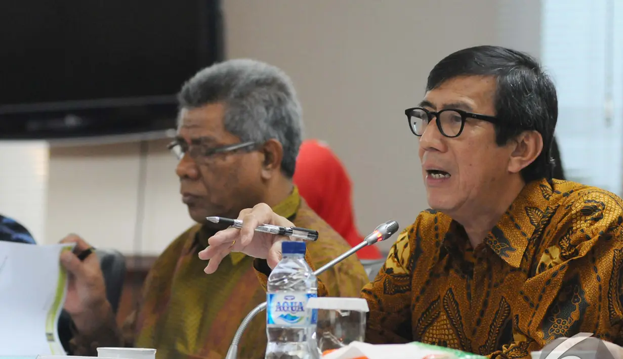  Dalam rapat kerja dengan DPD, Yasonna Hamonangan Laoly (kanan) mengatakan ingin membangun sistem pengaduan online secara terintegrasi, Senayan, Jakarta, Kamis (20/11/2014). (Liputan6.com/Andrian M Tunay)