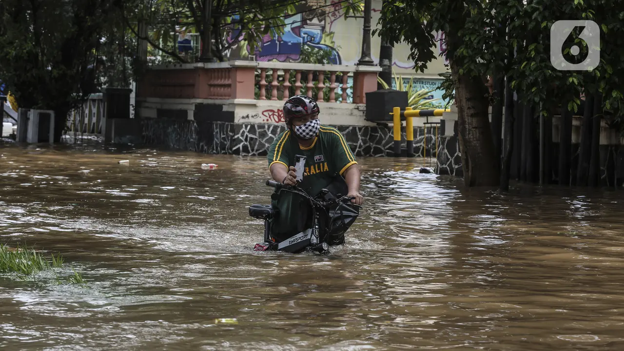 Curah Hujan Tinggi Sebabkan Banjir di Kawasan Tendean