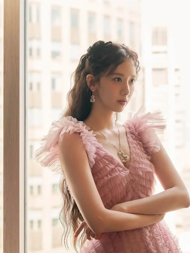 Potret Yoona SNSD Bak Boneka di Miracle Garden Event Shanghai, Anggun dengan Perhiasan Qeelin
