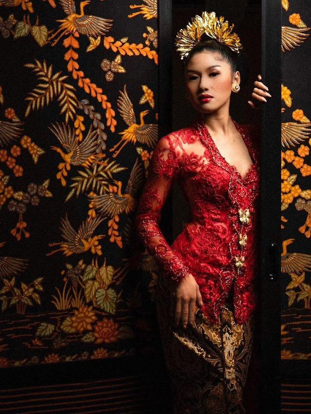 6 Pesona Erina Gudono dalam Balutan Kain Nusantara, Disebut Cocok dengan Kaesang