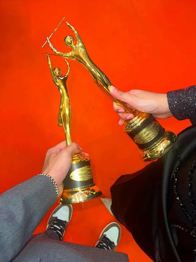 Atta Halilintar dan Aurel Hermansyah menang AMI Awards 2022 (Instagram/attahalilintar)