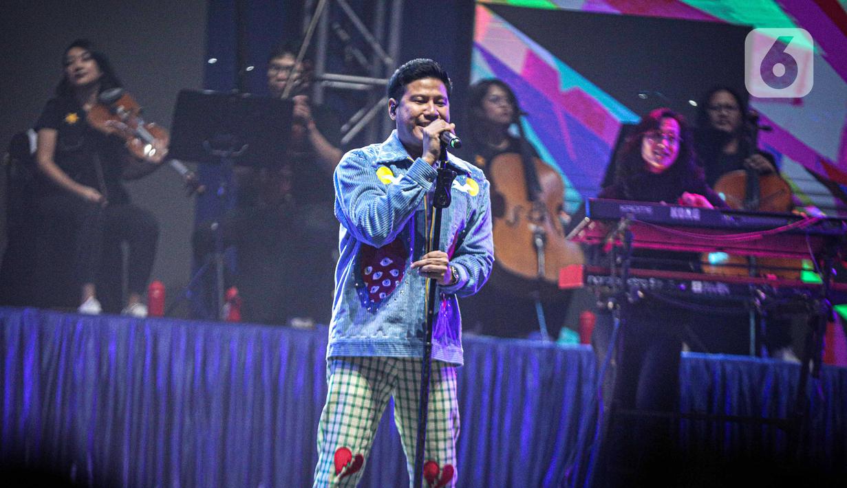 Sapaan RAN ini pun disambut riuh dari para penonton serta penggemarnya yang berada di Basket Hall Senayan, karena senang bisa menyaksikan dan berinteraksi dengan sang idola. (Liputan6.com/Faizal Fanani)