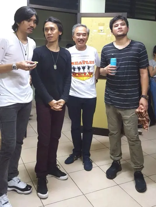 Jan yang selalu mengikuti karier mereka sejak awal hingga kini pun berharap agar kesolidan Duta, Eross dan Adam selalu dipertahankan. Terus 'down to earth' menjadi band yang selalu menjadi panutan, inspirasi dan semakin sukses ke depannya. (Liputan6.com/IG/@jan.djuhana)
