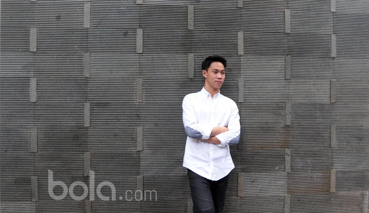 Presley Martono adalah pebalap Indonesia yang turun pada ajang Formula 4 Sout East Asia. (Bola.com/Nicklas Hanoatubun)