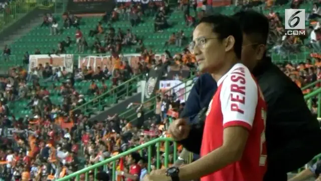 Wagub Sandiaga Uno menghadri laga Persija di Stadion Patriot Chandrabaga Bekasi. Wahub Sandi sangat Prihatin Persija belum memiliki Stadion