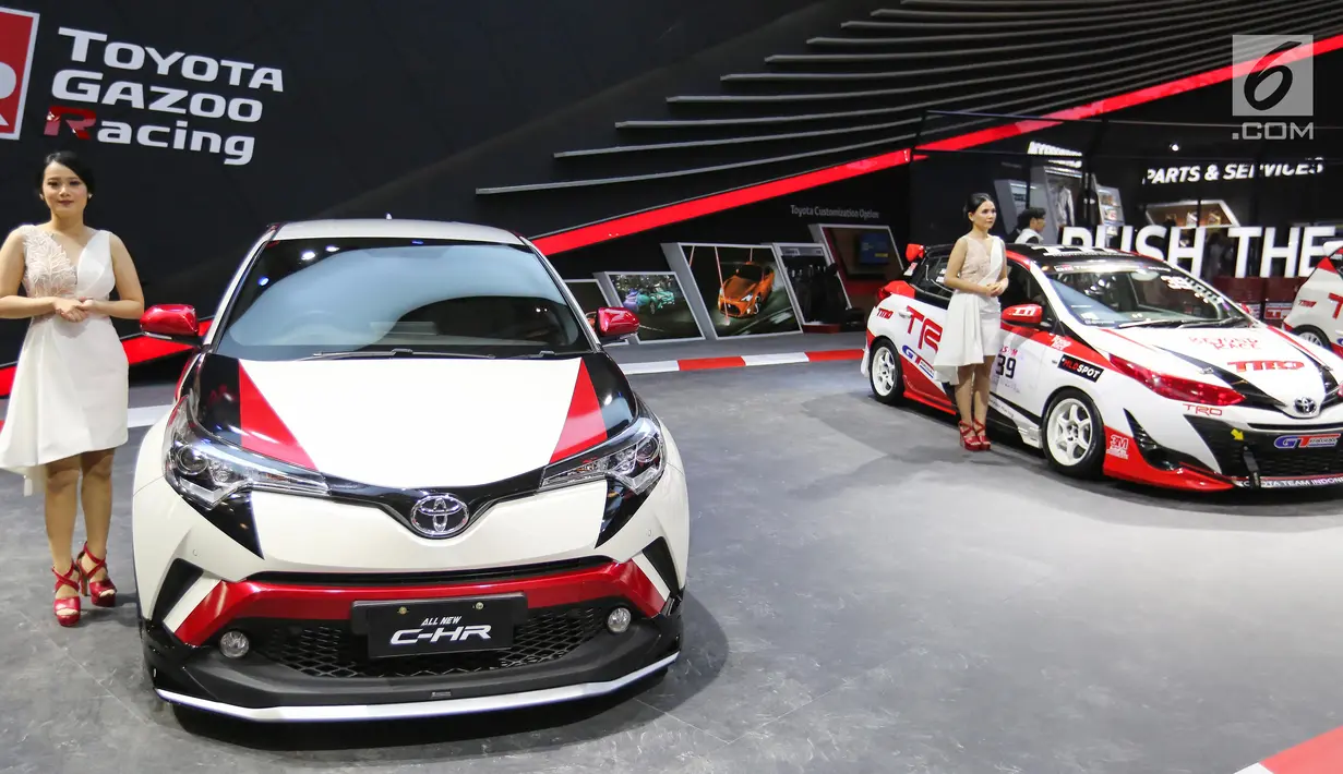 Model hiasi stan pameran GAIKINDO Indonesia International Auto Show (GIIAS) 2019 di ICE BSD, Tangerang, Kamis (18/9/2019). GIIAS 2019 ke-27 mengusung tema Future in Motion di buka Wapres RI Jusuf Kalla di ICE BSD, Tangerang. (Liputan6.com/Fery Pradolo)