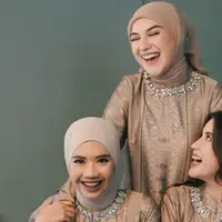 Irish Bella Ungkapkan Rasa Rindu ke Dua Putri Sambungnya. (instagram/_irishbella_)
