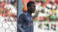 Kiper PSMS Medan, Abdul Rohim, saat tampil melawan Sriwijaya FC pada perebutan tempat ketiga Piala Presiden di SUGBK, Jakarta, Sabtu (17/2/2018). PSMS kalah 0-4 dari Sriwijaya FC. (Bola.com/Vitalis Yogi Trisna)