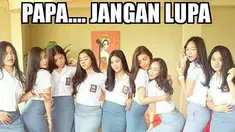 Hari pertama sekolah menjadi momen penting bagi siswa baru terutama anak-anak. Netizen membuat sejumlah meme yang bisa bikin kamu tepok jidat. (Facebook.com)