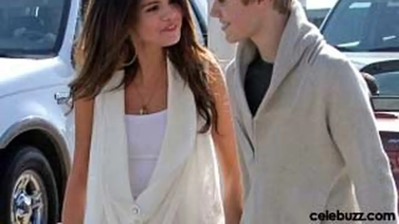 111119abeiber-gomez.jpg