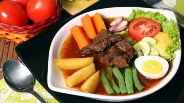 Menu-menu andalan khas daerah juga menjadi favorit sebagian keluarga.