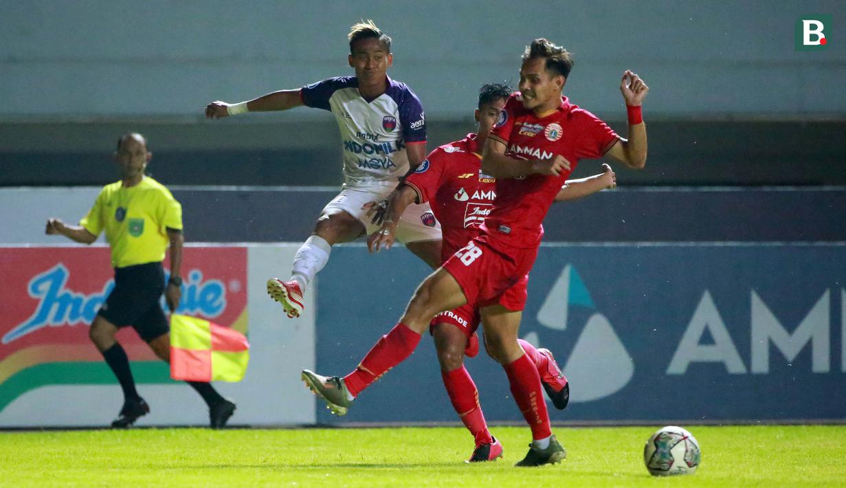 Persija Jakarta memulai paruh kedua dengan intensitas tinggi. Peluang didapatkan sejumlah pemain, namun belum satupun yang bersarang di gawang Persita. (Bola.com/M Iqbal Ichsan)