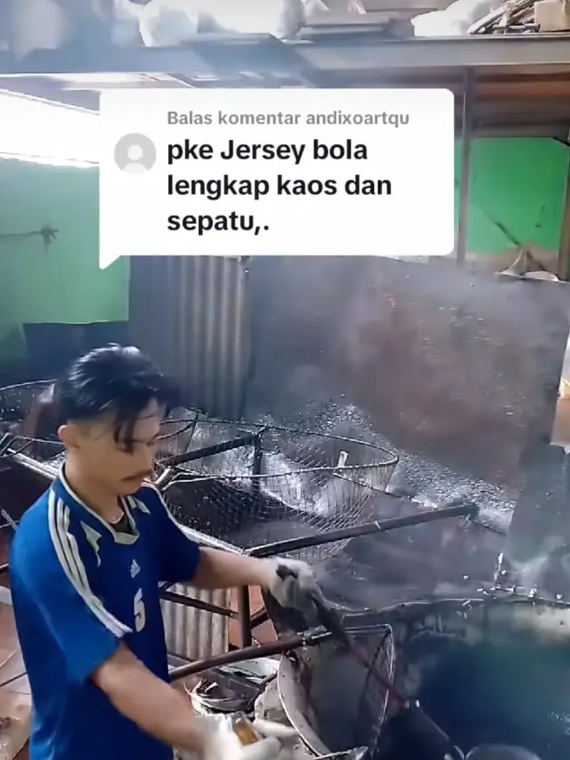 Tukang Goreng Kerupuk Viral