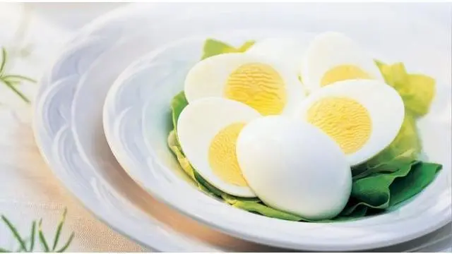 Berat badan semakin tak 'terkendali', sebaiknya segera perbaiki pola makan. Salah satu caranya dengan sarapan telur.